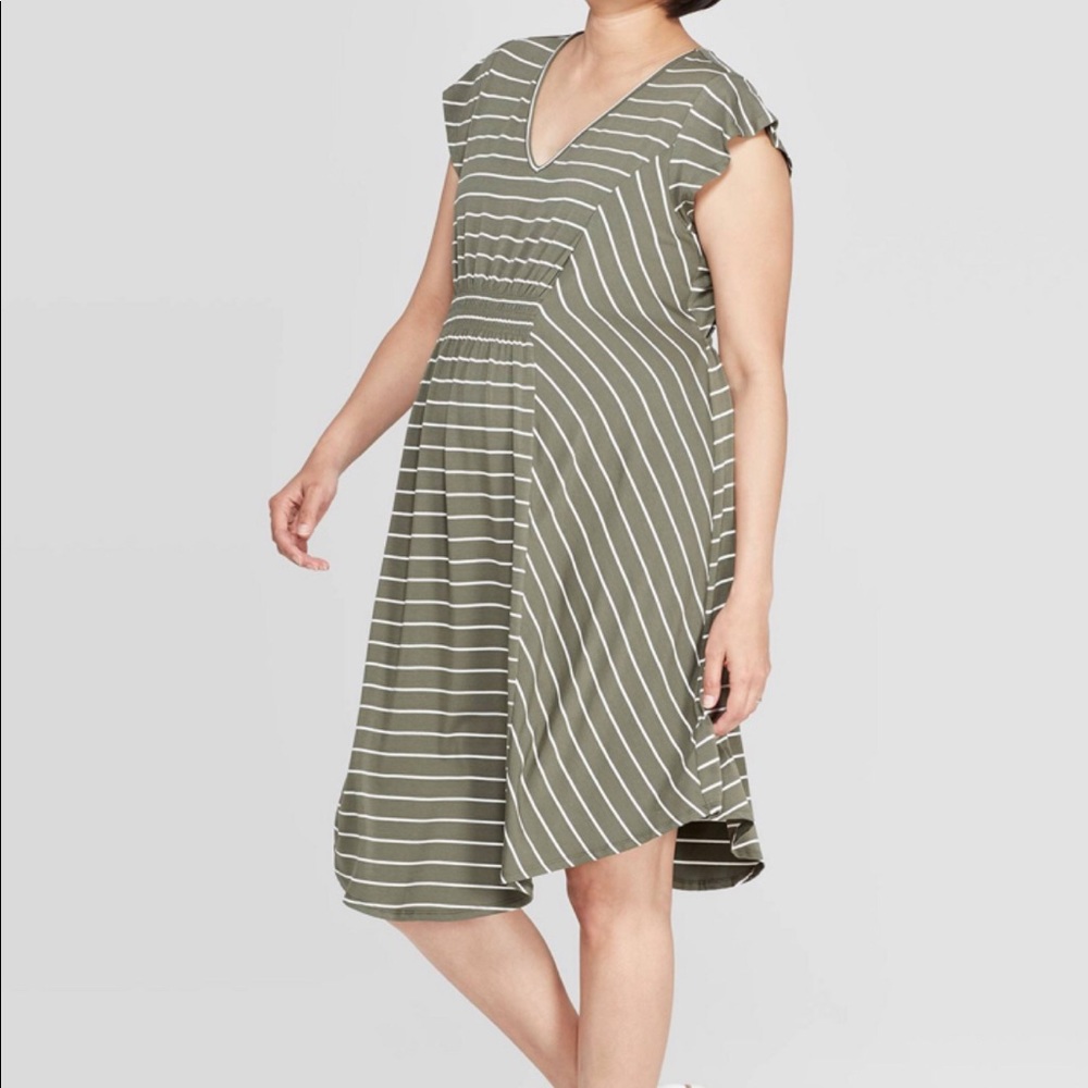 Green tie maternity dress